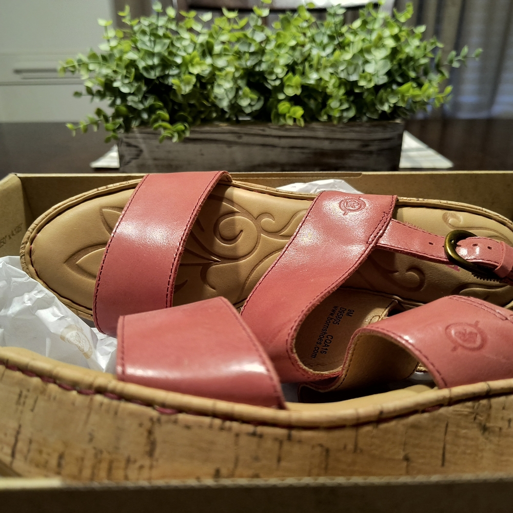 Born Women's Pink Sandals